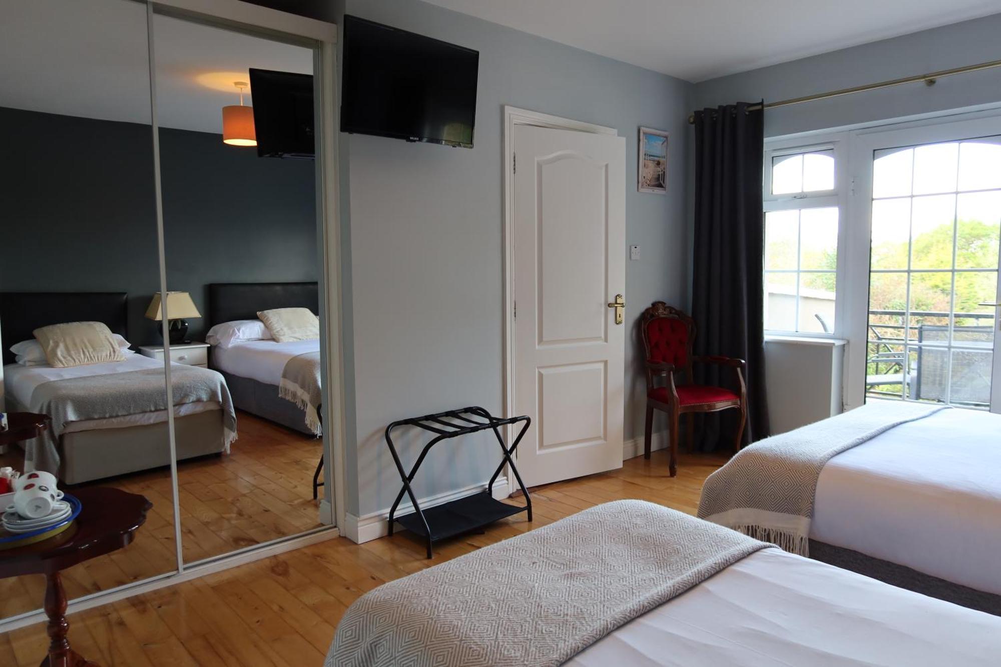 Woodville Lodge Guesthouse คิลลาร์นีย์ ภายนอก รูปภาพ