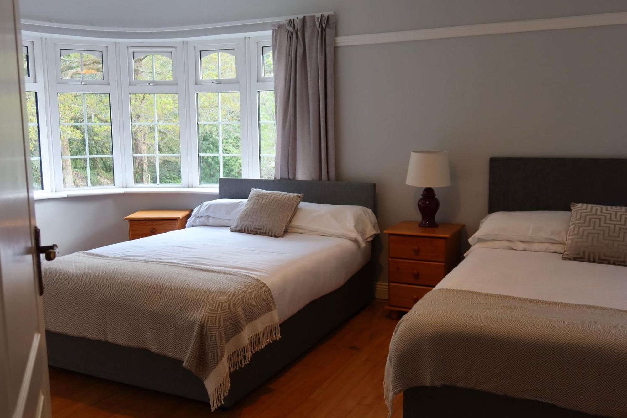Woodville Lodge Guesthouse คิลลาร์นีย์ ภายนอก รูปภาพ