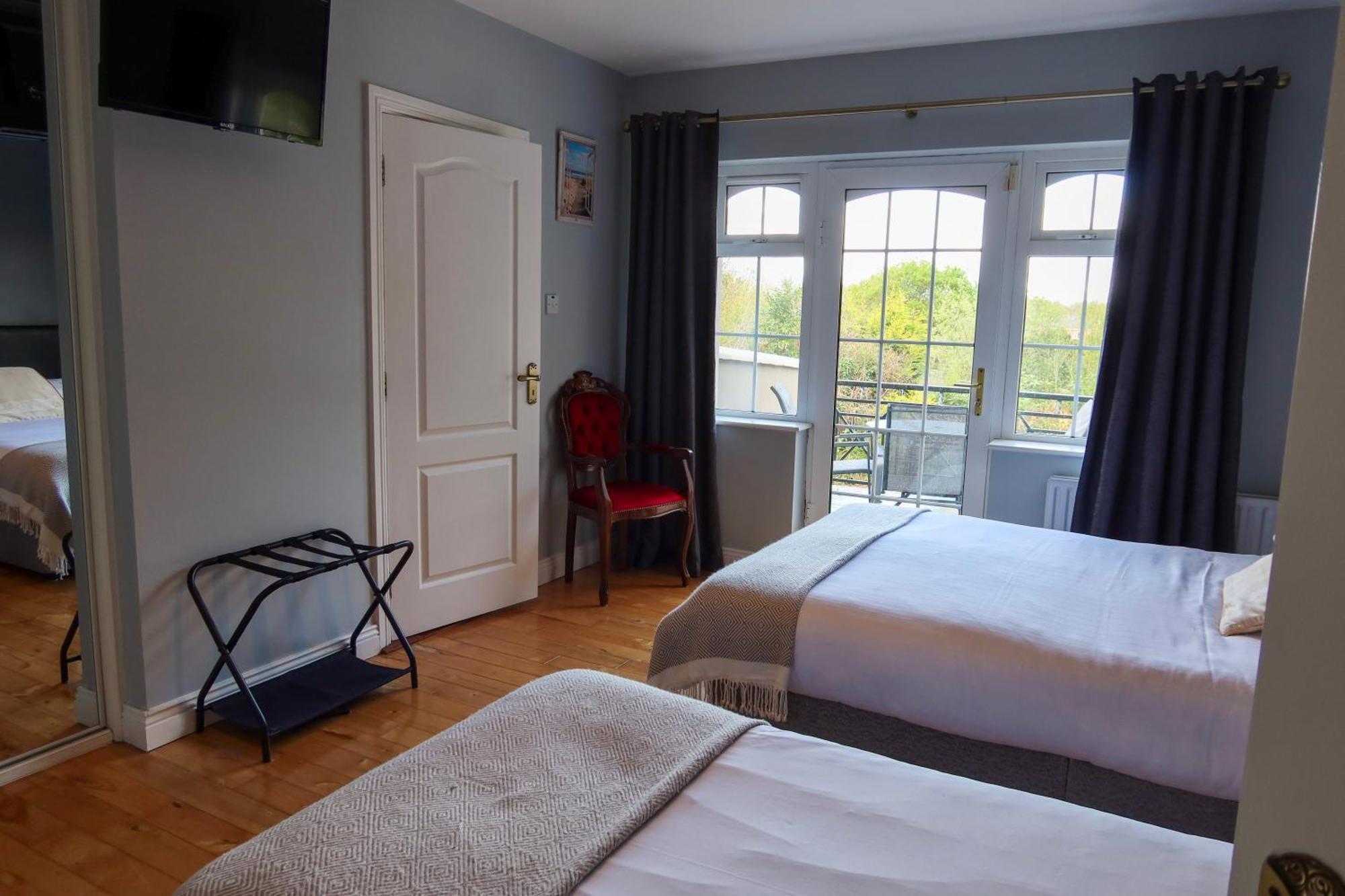 Woodville Lodge Guesthouse คิลลาร์นีย์ ภายนอก รูปภาพ