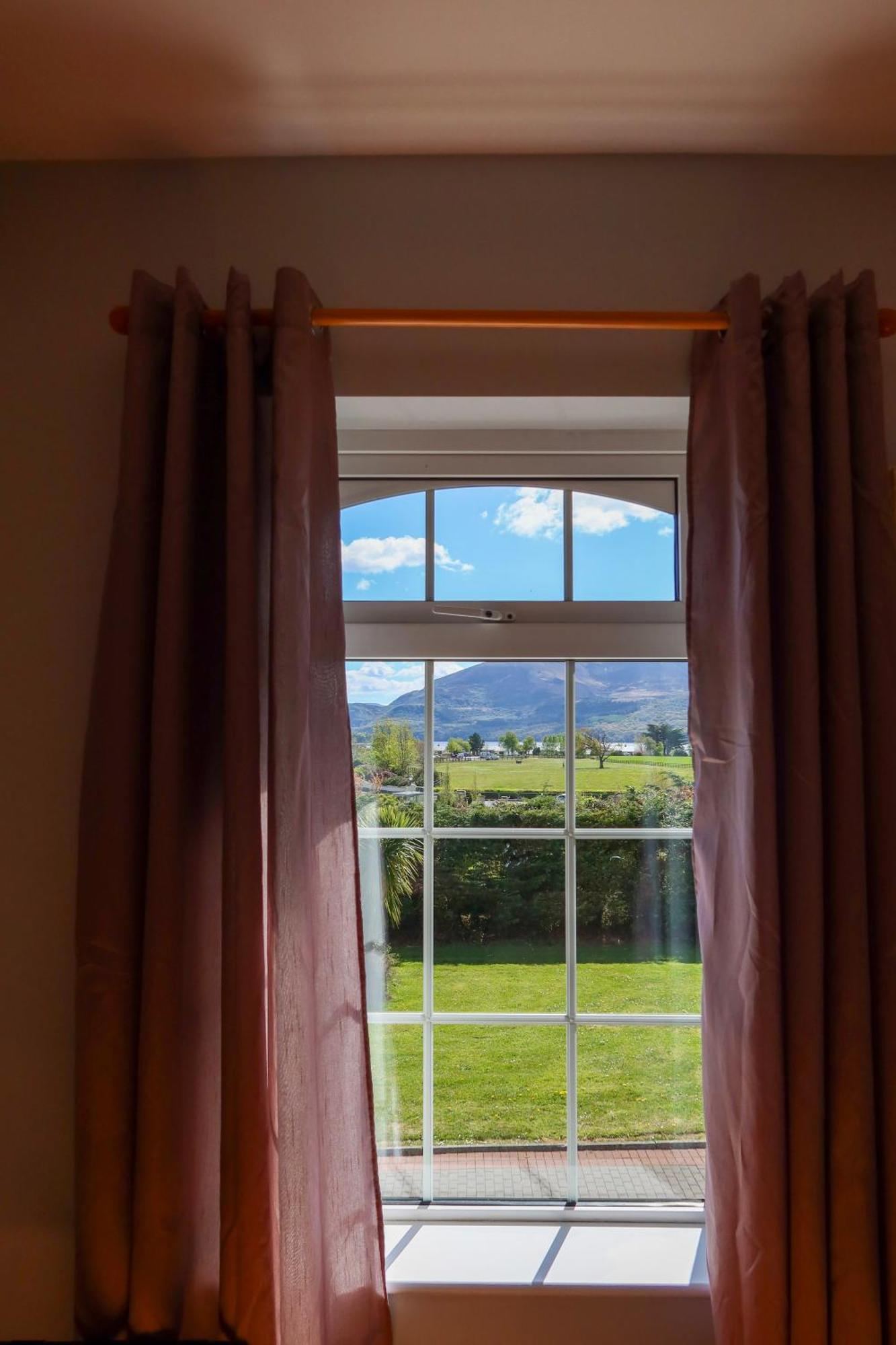 Woodville Lodge Guesthouse คิลลาร์นีย์ ภายนอก รูปภาพ