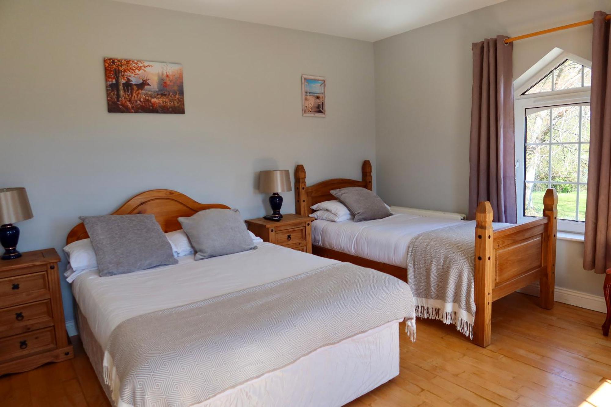 Woodville Lodge Guesthouse คิลลาร์นีย์ ภายนอก รูปภาพ