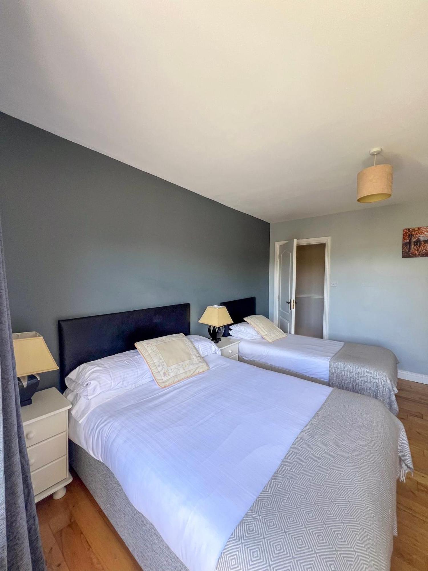 Woodville Lodge Guesthouse คิลลาร์นีย์ ภายนอก รูปภาพ