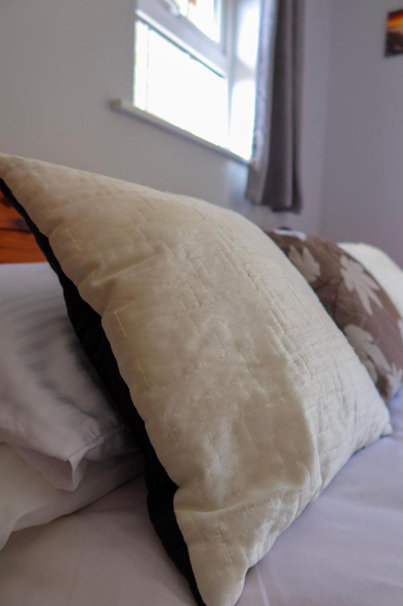 Woodville Lodge Guesthouse คิลลาร์นีย์ ภายนอก รูปภาพ
