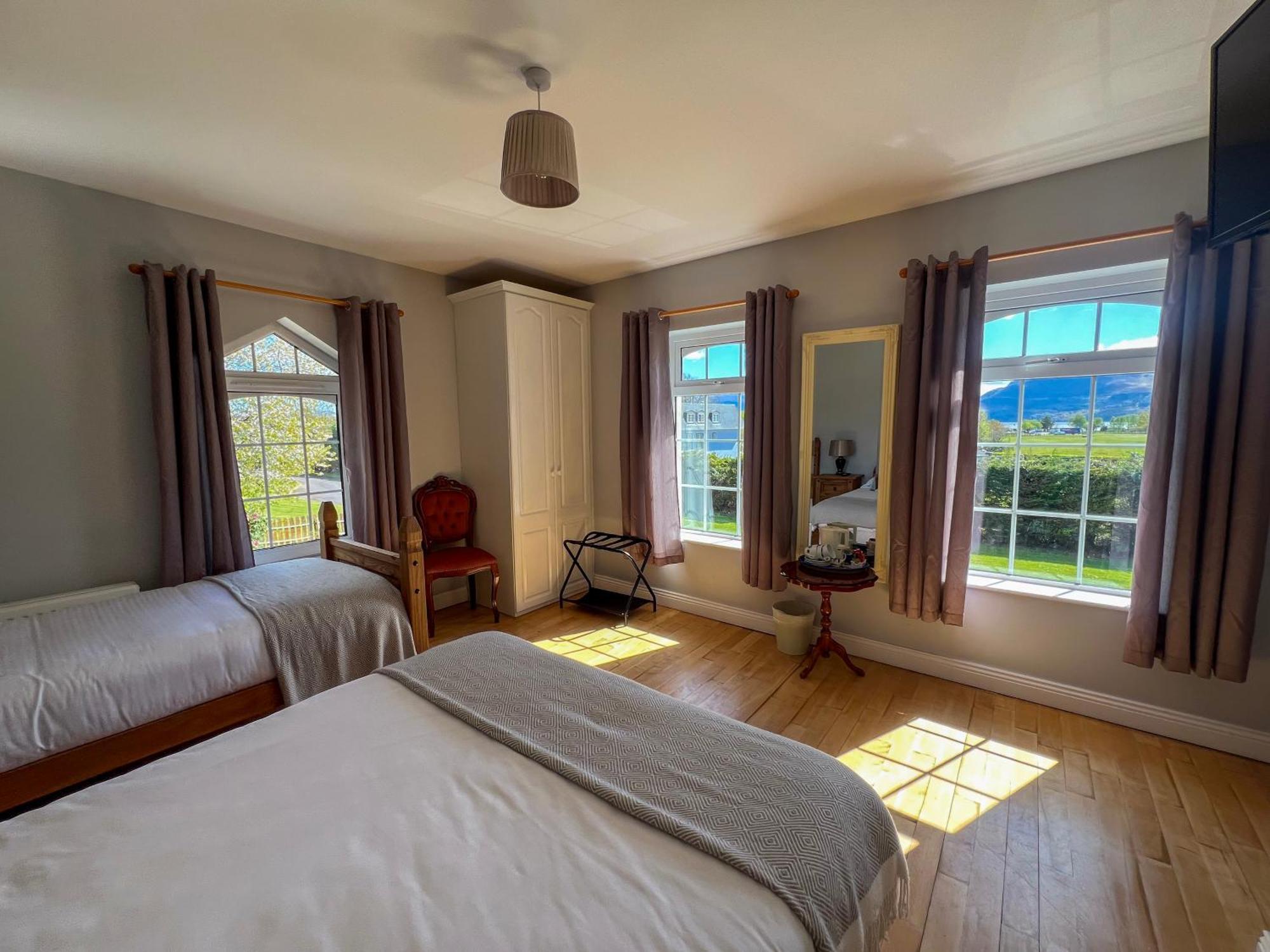 Woodville Lodge Guesthouse คิลลาร์นีย์ ภายนอก รูปภาพ