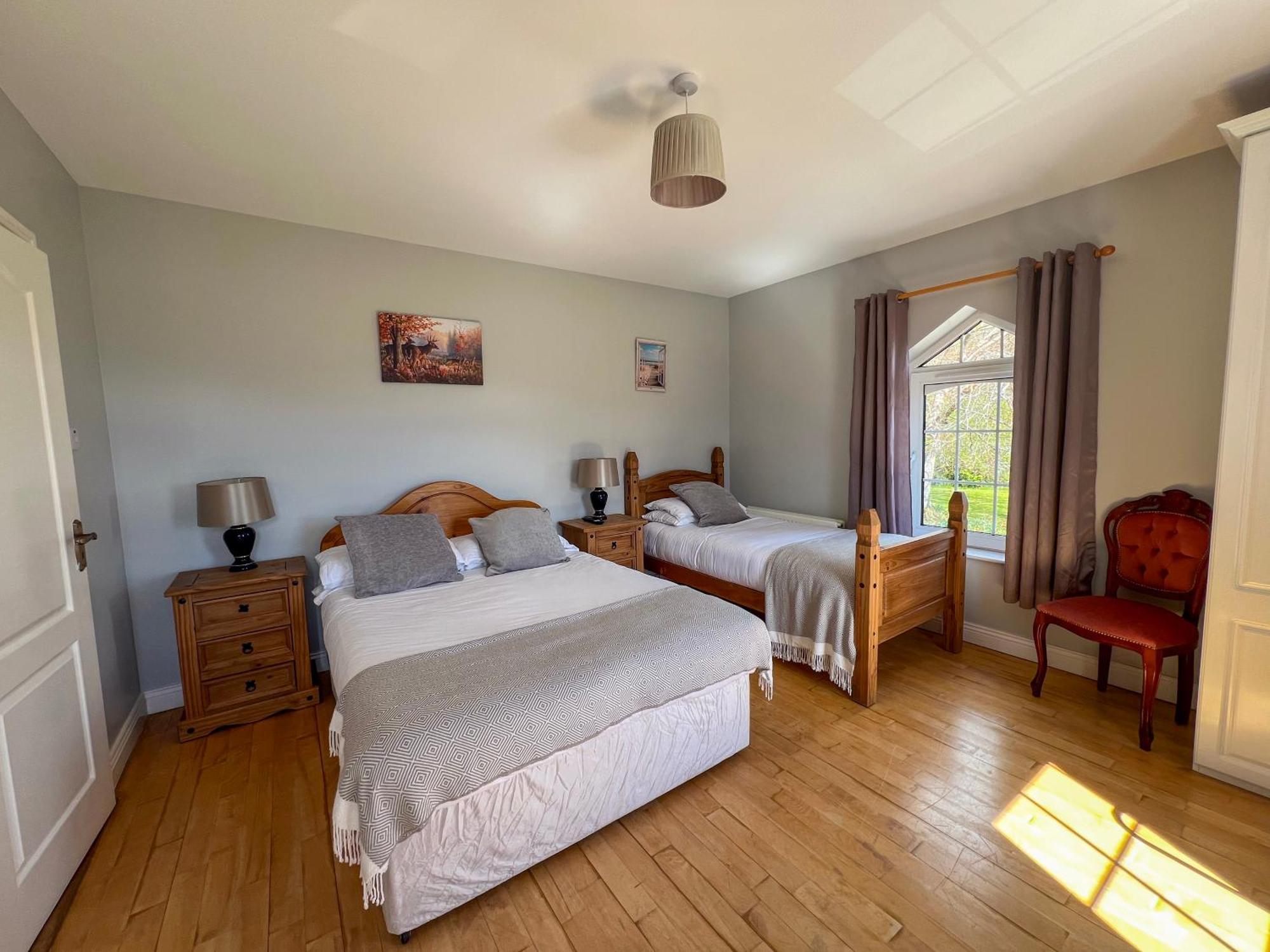 Woodville Lodge Guesthouse คิลลาร์นีย์ ภายนอก รูปภาพ