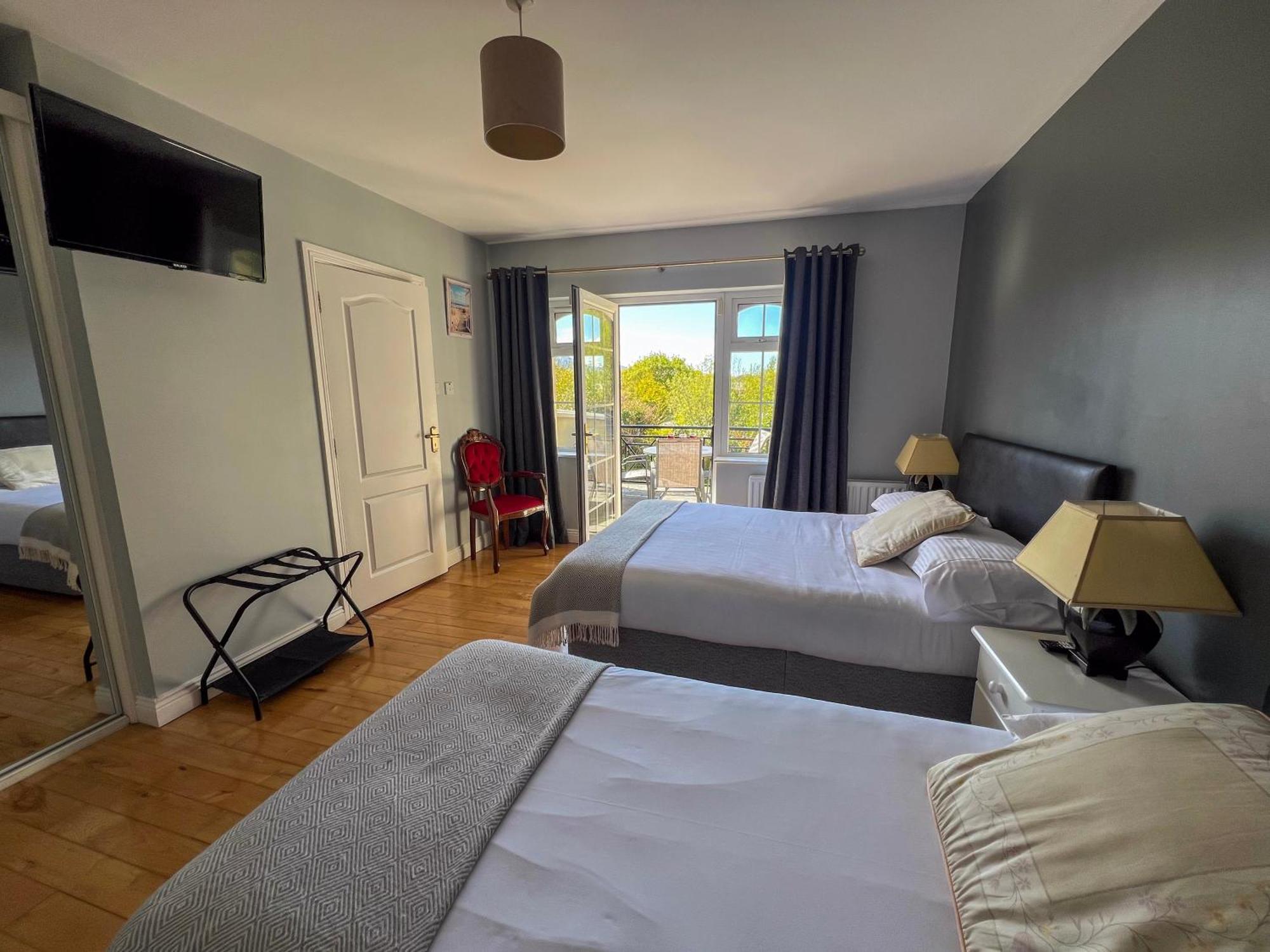 Woodville Lodge Guesthouse คิลลาร์นีย์ ภายนอก รูปภาพ